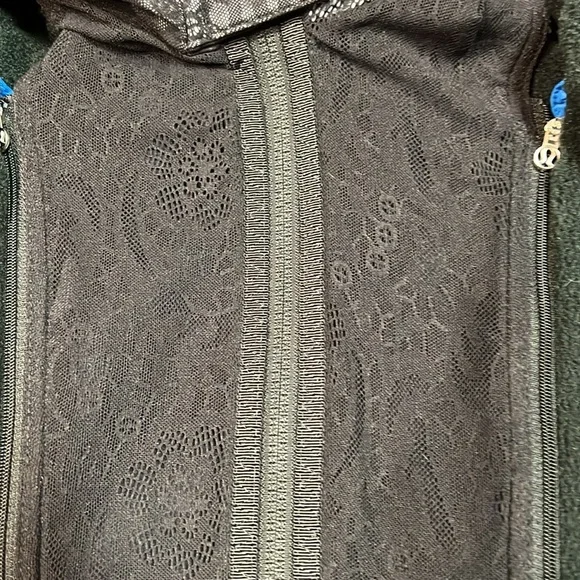 EUC Lululemon Run: Bundle Up Jacket (US 8) - Black / Beaming Blue - Picture 14 of 16